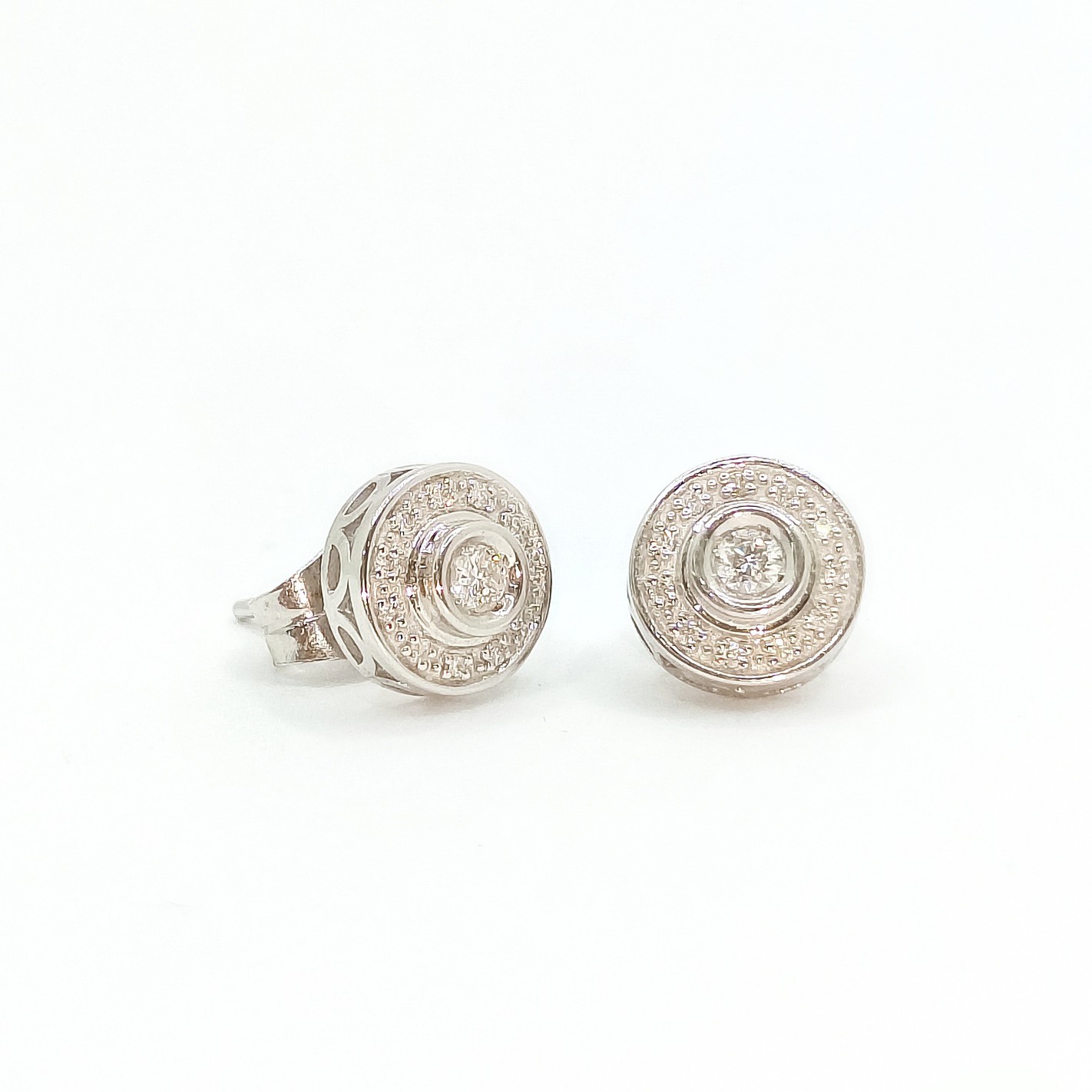 Pendientes oro blanco.